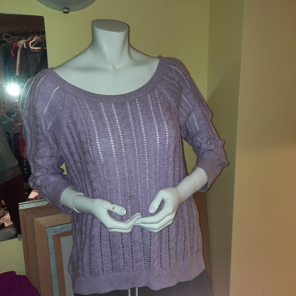 🧞‍♂️🧞‍♀️🧞 3/$30 Compy Sweater - Picture 4 of 4